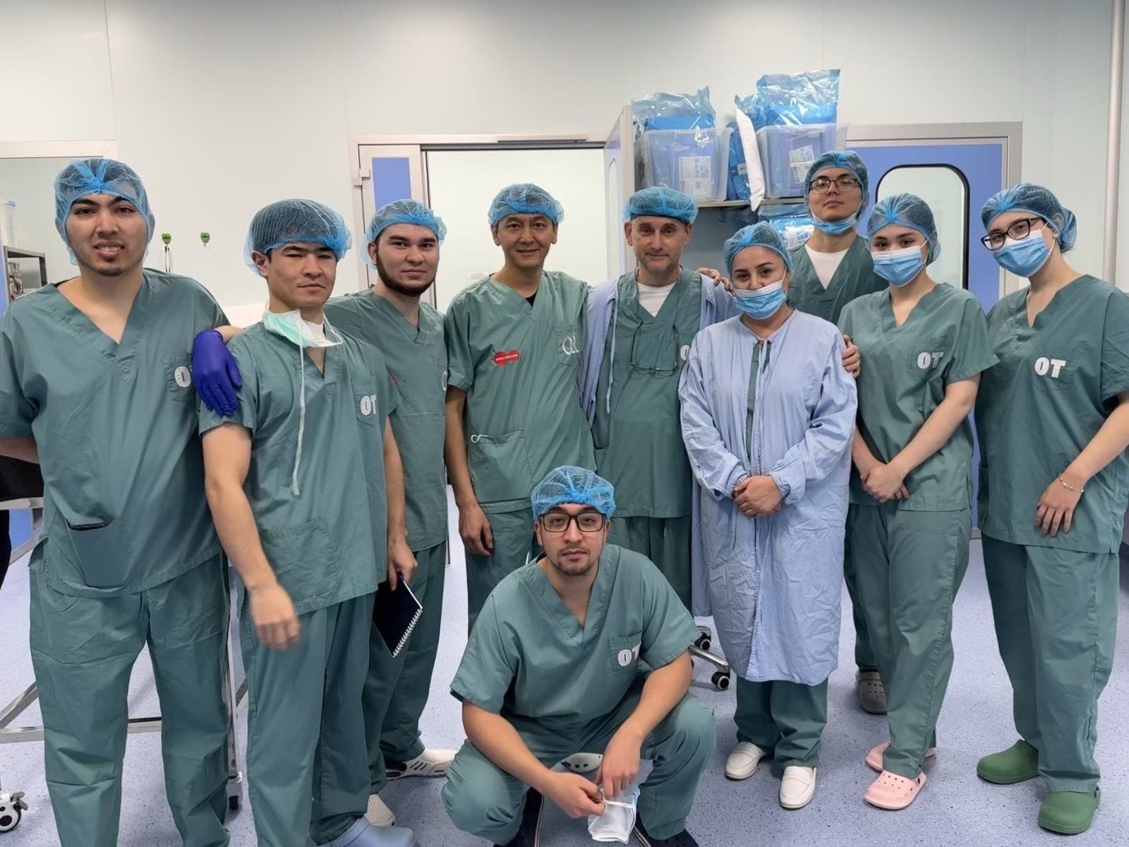 Asadbek Sultonov with the operating theatre team during an anesthesiology rotation at Akfa Medline University Hospital