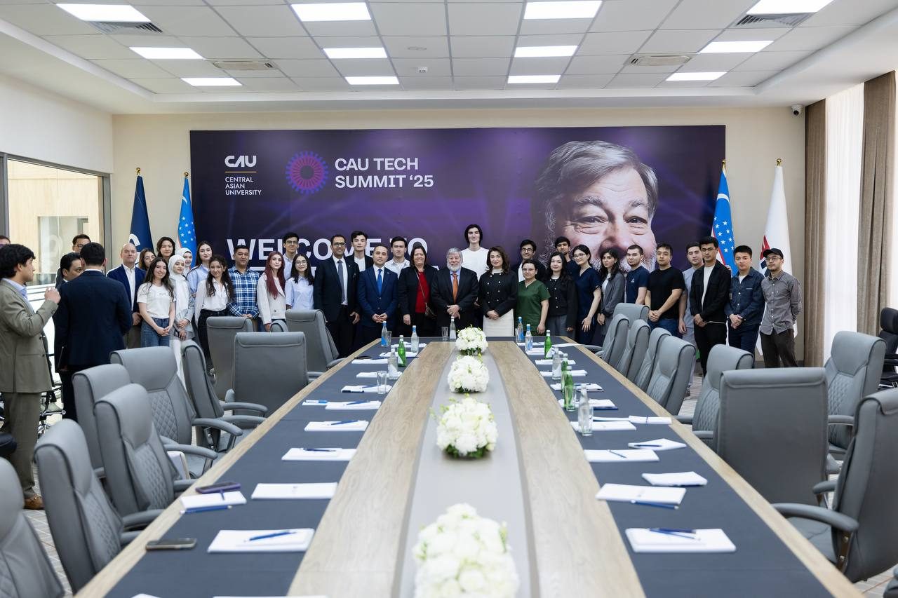 Group photo with Steve Wozniak and students at the CAU Tech Summit 2025 in Tashkent